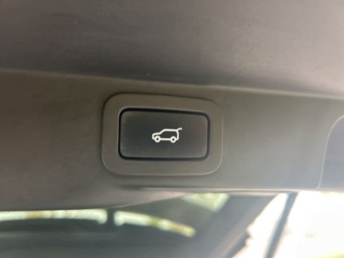 Used 2018 Land Rover Range Rover Sport SE image 33