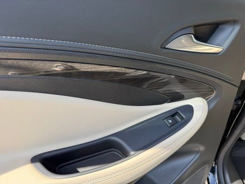 Used 2019 Buick Envision Premium AWD/4WD image 33