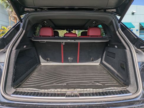 Used 2023 Porsche Cayenne Platinum Edition image 14