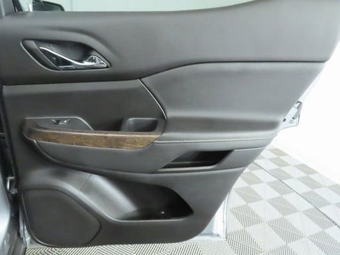 Used 2023 GMC Acadia Denali w/ Denali Technology Package image 28