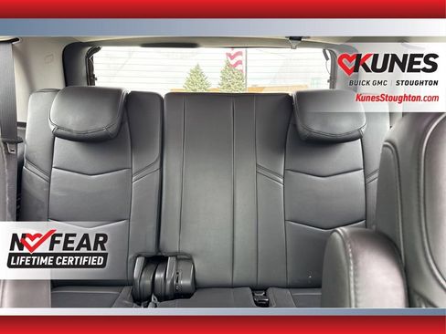 Used 2020 Cadillac Escalade Premium Luxury image 40