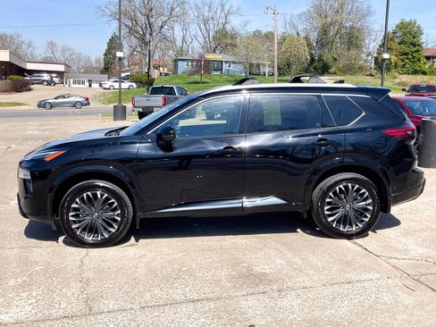 Used 2025 Nissan Rogue Platinum FWD image 3
