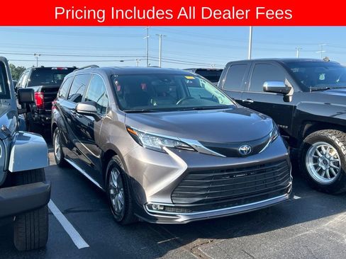 Used 2023 Toyota Sienna XLE w/ XLE Plus Package FWD image 1