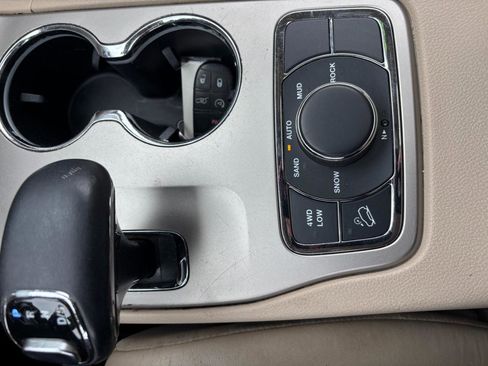 Used 2014 Jeep Grand Cherokee Limited image 16