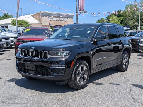 Used 2023 Jeep Grand Cherokee 4WD 4xe image 2