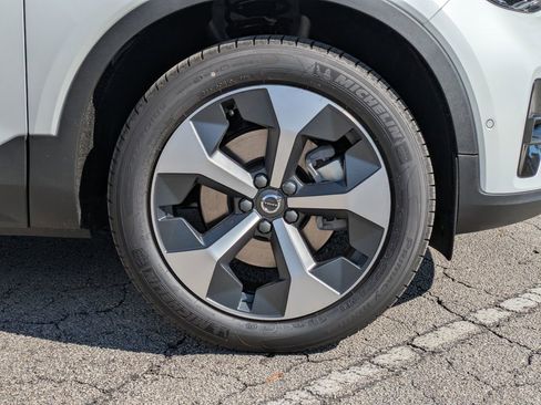 New 2026 Volvo XC40 B5 Plus w/ Protection Package Premier AWD/4WD image 11
