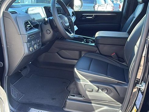 New 2026 Chevrolet Suburban Premier w/ Sun And Tow Package AWD/4WD image 16