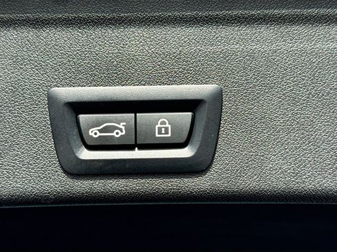 Used 2023 BMW X6 xDrive40i w/ M Sport Package image 13