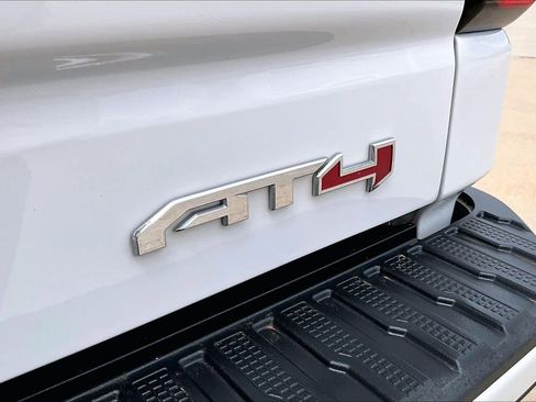 Used 2021 GMC Sierra 1500 AT4 w/ AT4 Premium Package AWD/4WD image 8