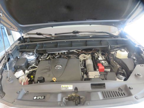 Used 2021 Toyota Highlander XLE FWD image 57