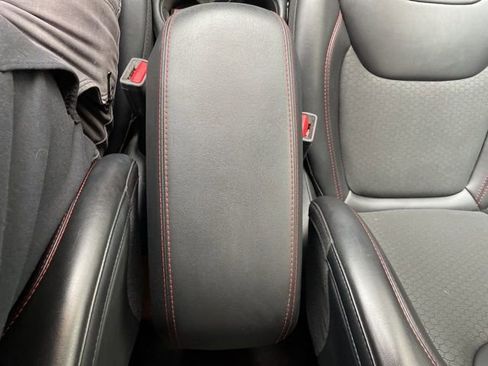 Used 2022 Jeep Cherokee Trailhawk image 11