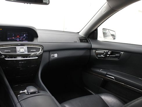 Used 2012 Mercedes-Benz CL 550 4MATIC image 17