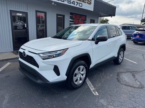 Used 2023 Toyota RAV4 LE AWD/4WD image 11