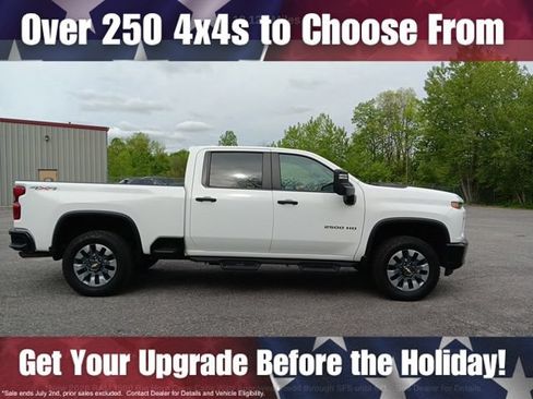 Used 2023 Chevrolet Silverado 2500 Custom w/ Custom Value Package AWD/4WD image 2