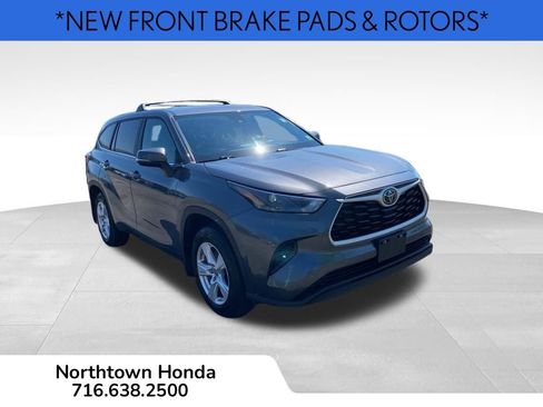 Used 2023 Toyota Highlander L AWD/4WD image 2