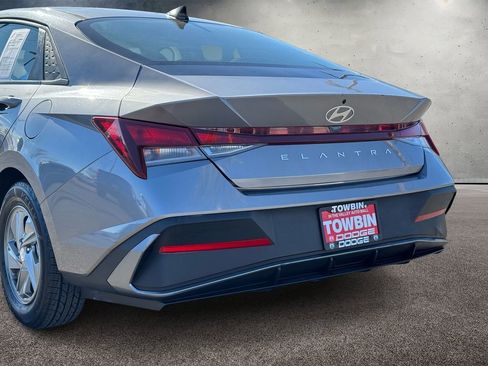 Used 2024 Hyundai Elantra SE image 5