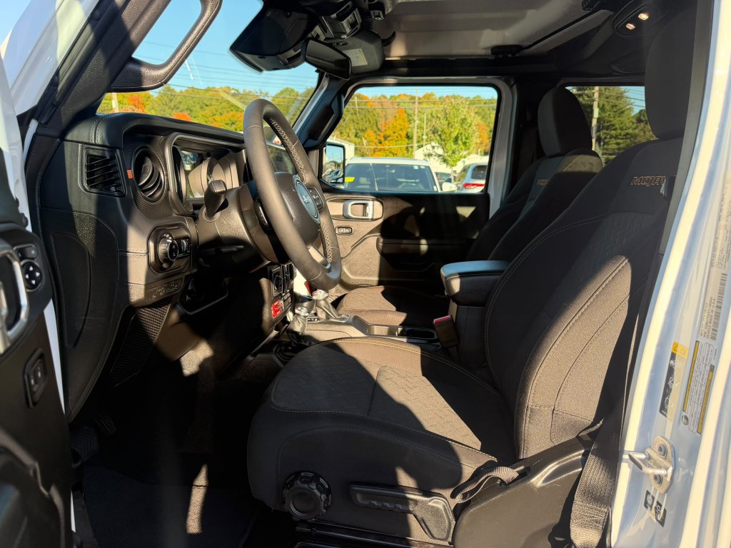 Used 2026 Jeep Gladiator Mojave AWD/4WD image 13
