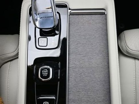 New 2026 Volvo XC90 T8 Ultra w/ Protection Package Premier AWD/4WD image 10