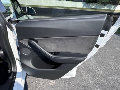 Used 2021 Tesla Model Y Long Range AWD/4WD image 12