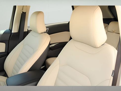 Used 2021 Ford Edge SEL w/ Convenience Package image 17