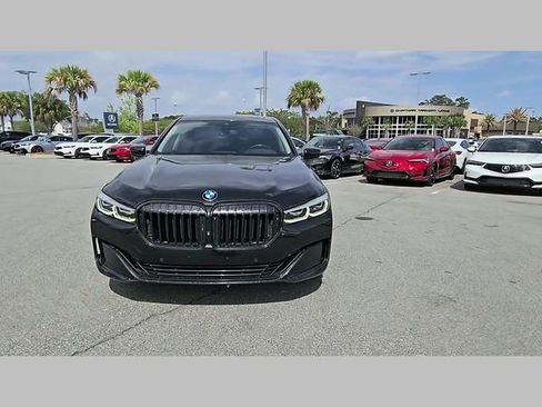 Used 2022 BMW 740i w/ Premium Package image 34