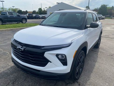 New 2026 Chevrolet TrailBlazer LT w/ Midnight Edition AWD/4WD image 3