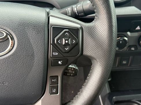 Used 2019 Toyota Tacoma TRD Sport AWD/4WD image 17