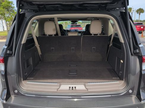 Certified 2024 Lincoln Navigator L Reserve AWD/4WD image 13