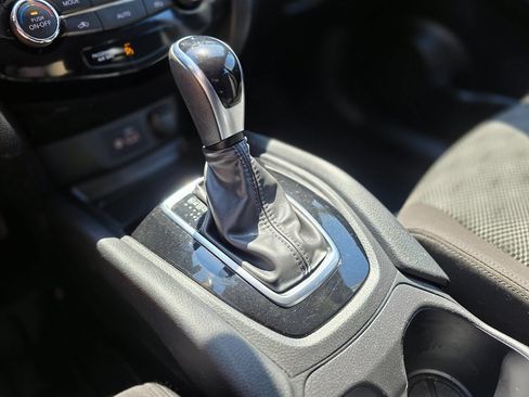 Used 2020 Nissan Rogue Sport SV FWD image 35
