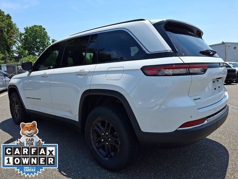 Used 2022 Jeep Grand Cherokee Laredo w/ Luxury Tech Group I AWD/4WD image 4