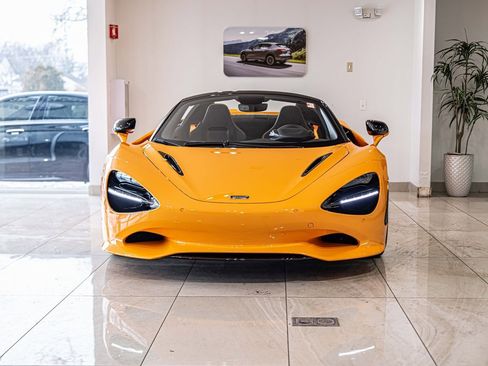 Used 2026 McLaren 750S Spider image 2
