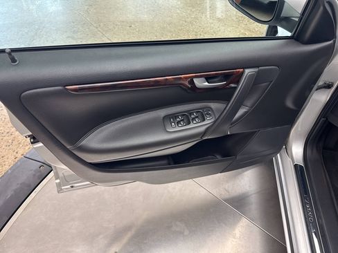 Used 2005 Volvo V70 2.4 FWD image 15