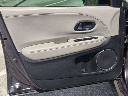 Used 2019 Honda HR-V Touring image 10