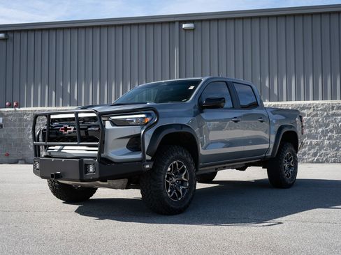 Used 2024 Chevrolet Colorado ZR2 w/ Technology Package AWD/4WD image 3