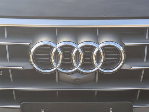 Used 2019 Audi Q5 Prestige w/ Prestige Package image 32
