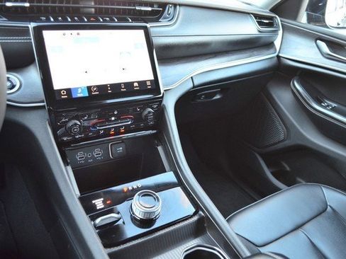 Used 2023 Jeep Grand Cherokee Altitude image 24