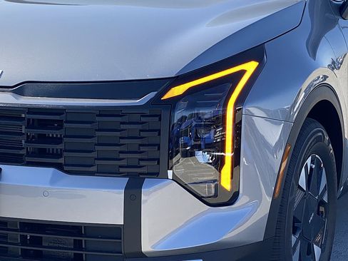 New 2026 Kia Sportage LX FWD image 7