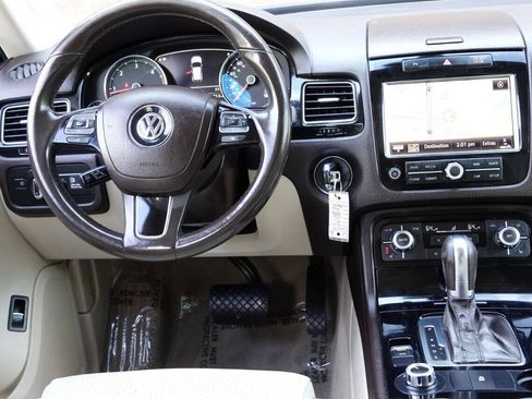 Used 2012 Volkswagen Touareg Sport AWD/4WD image 2