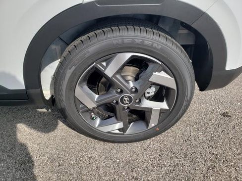 New 2025 Hyundai Venue SEL image 21