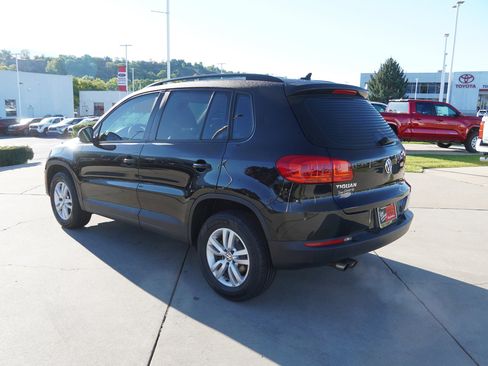 Used 2017 Volkswagen Tiguan S image 6