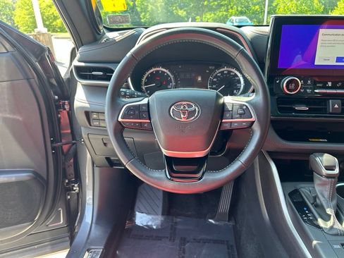 Certified 2024 Toyota Highlander XSE AWD/4WD image 13