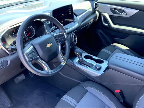 Used 2025 Chevrolet Blazer LT FWD image 18