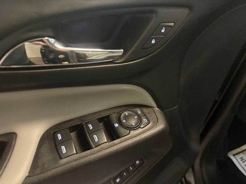 Used 2018 Chevrolet Equinox Premier FWD image 21