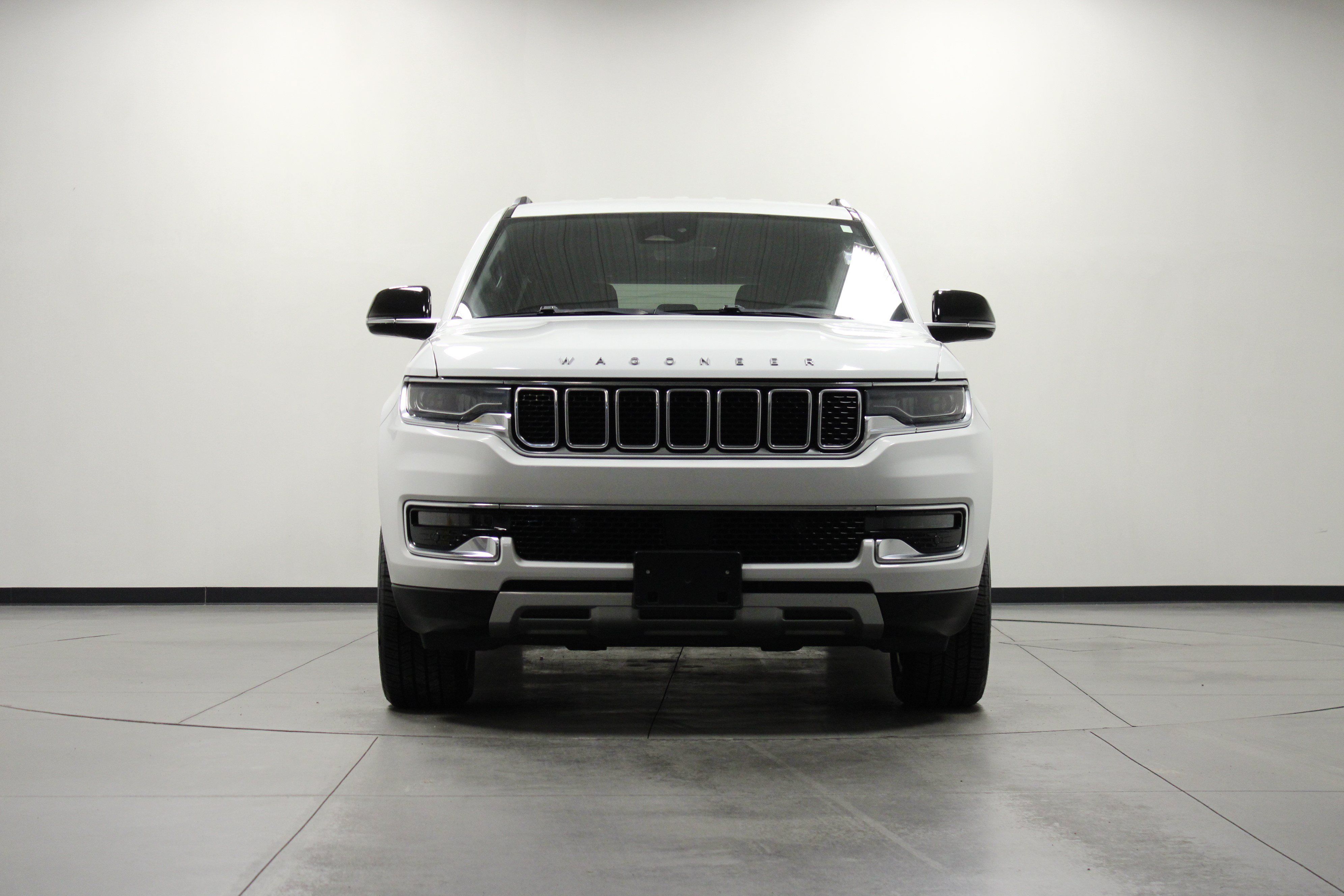 Used 2024 Jeep Wagoneer L Series II RWD image 9