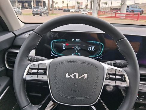 Used 2025 Kia Telluride S image 12
