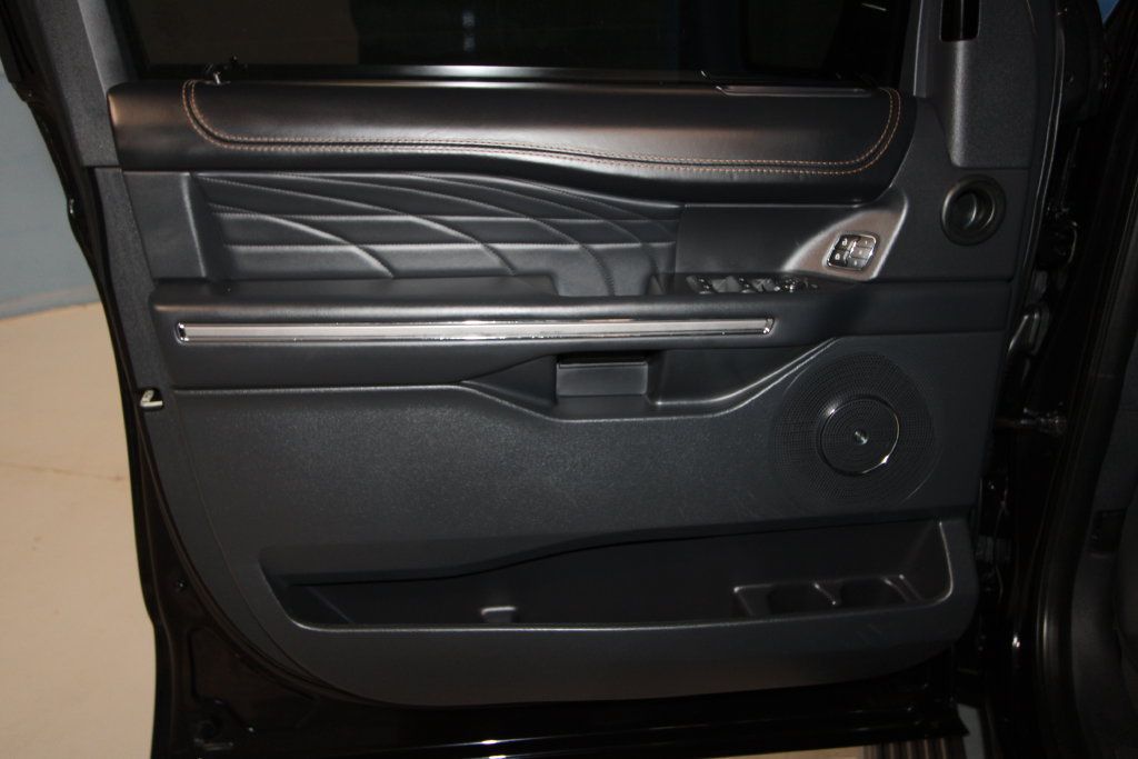 Used 2022 Ford Expedition Platinum AWD/4WD image 5