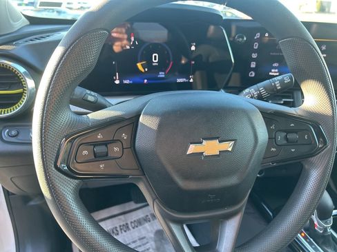 Used 2025 Chevrolet Trax LT image 18