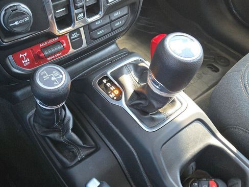 Used 2025 Jeep Wrangler Willys image 23