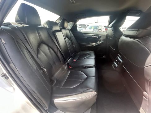 Used 2021 Toyota Avalon XLE image 39
