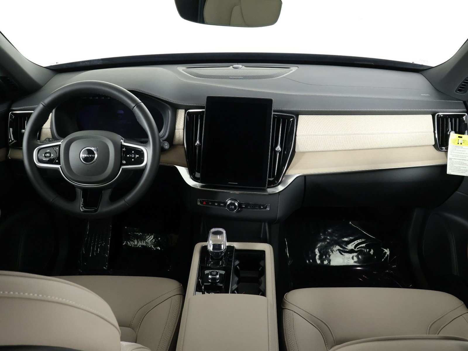 Used 2026 Volvo XC90 B6 Plus w/ Protection Package AWD/4WD image 7